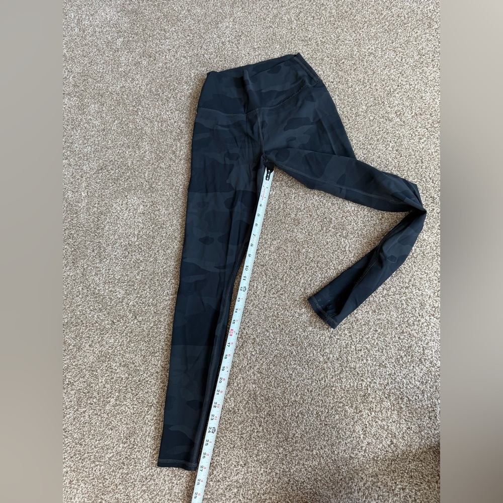 ALO Yoga CamoLeggings size small - Picture 5 of 5
